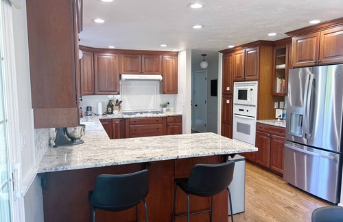 Eugene Casa | Large Home - 2200 Sq. Ft. - Near Campus - Hot Tub!