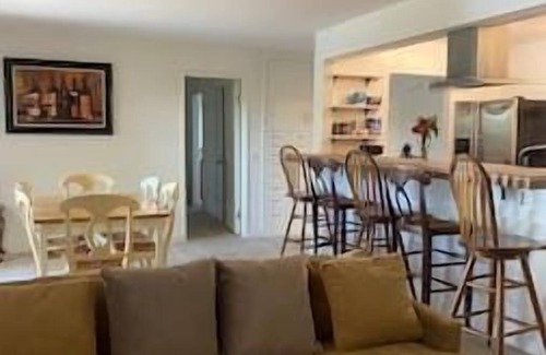 West Mesa Casa | Large home, 4Bdrms, parking. 1 block Mall, near Park-Ocean steps, 5 min Dwntn SB