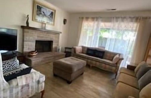 West Mesa Casa | Large home, 4Bdrms, parking. 1 block Mall, near Park-Ocean steps, 5 min Dwntn SB
