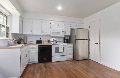 Olathe Casa | Large Home|5BR|Mins From KC|Fenced Yard