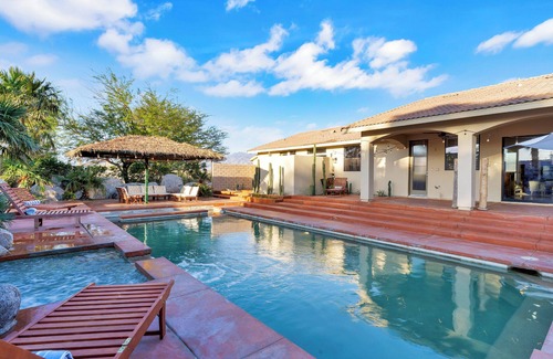 Desert Hot Springs Casa | Large home +>acre compound, sleeps 20,pickle +basketball,15 mins to PS,billiards