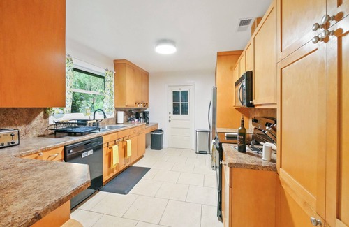 Gainesville Casa | Large Home - Across from Stadium - Walk to UF - Firepit/Free Parking/Patio