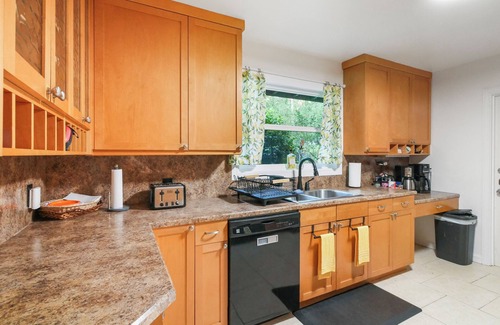 Gainesville Casa | Large Home - Across from Stadium - Walk to UF - Firepit/Free Parking/Patio