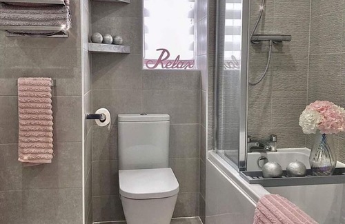Cordova Casa | Large home and yard