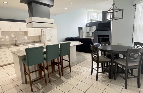 Greater Northdale Casa | Large home close to St. Peter beach and Clearwater beach, close by bush garden.
