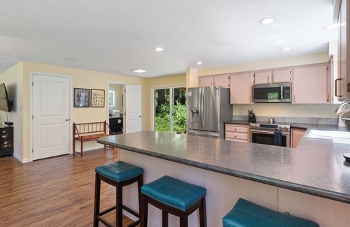 Dollar Corner Casa | Large Home Close To Ilani, PDX, Waterfront!