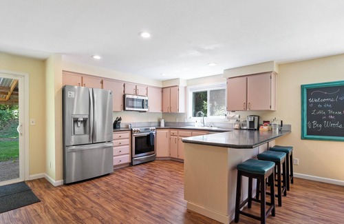 Dollar Corner Casa | Large Home Close To Ilani, PDX, Waterfront!