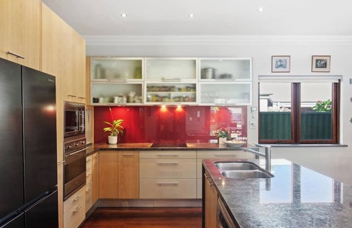 Applecross Casa | Large Home in Applecross with secure yard - single level, parking
