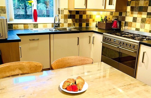 Deddington Casa | Large Home Near Soho Farmhouse, Blenheim Palace and Oxford