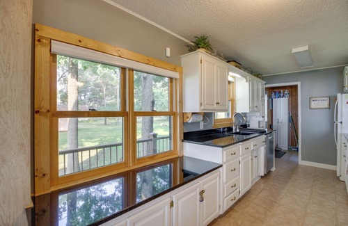 Nisswa Cabina | ¡NUEVO! Gran casa en el lago Edward w / Deck & Fire Pit!