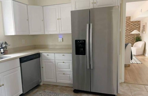 Whitemarsh Island Casa | Large Home Sleeps 10 Beach & Downtown | Dog Heaven