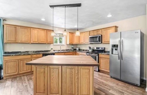 Lansing Casa | Large Home Sleeps 22! Dogs Ok!