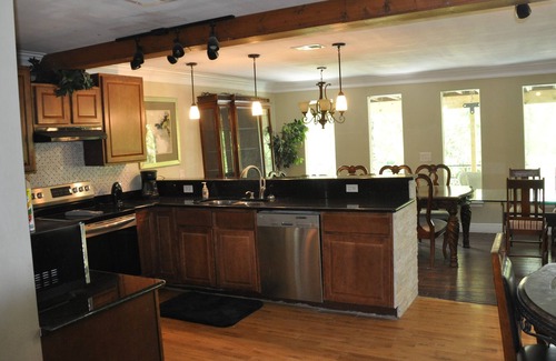 Seguin Casa | Large Home
