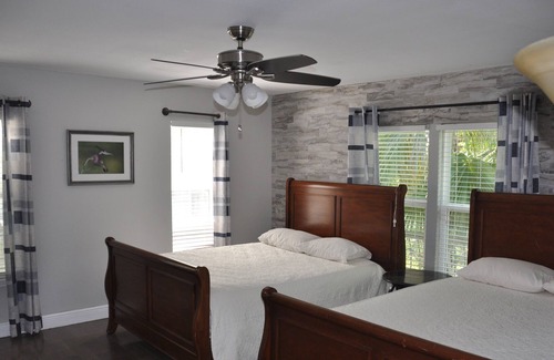 Seguin Casa | Large Home
