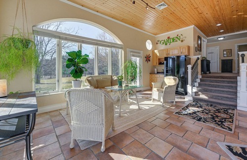 Wisconsin Dells Cabaña | Large Home w/ Indoor Basketball Court + Game Room!