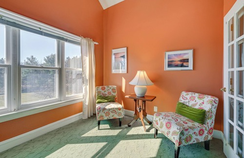 Wisconsin Dells Cabaña | Large Home w/ Indoor Basketball Court + Game Room!