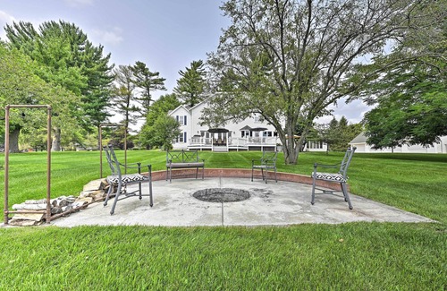 Wisconsin Dells Cabaña | Large Home w/ Indoor Basketball Court + Game Room!