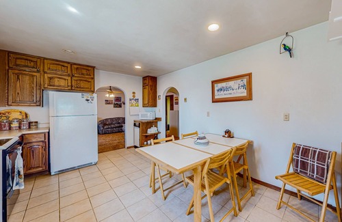 Alamosa Casa | Large home with western-theme, wood-burning fireplace- dog-friendly