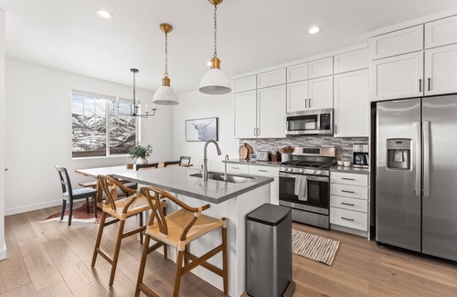 Park City Casa | Large, hot tub, mtn. views, 2 car garage, e-bikes included! 3D Tour and Vid