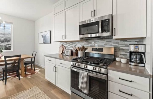 Park City Casa | Large, hot tub, mtn. views, 2 car garage, e-bikes included! 3D Tour and Vid