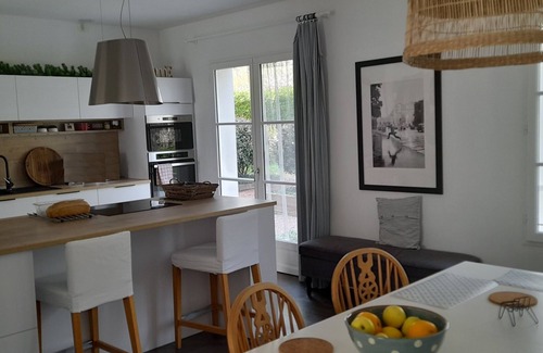 Cahors Casa | Large house 190 living space 5 bedrooms 10 people, Le Petit Versailles Cahors