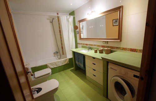 Albelda de Iregua Casa | Casa grande con tres habitaciones, cocina completamente equipada y con jardín