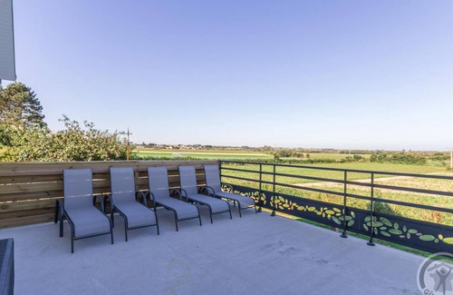 Gatteville-le-Phare Cabaña | Casa grande con vista al estanque y al mar, cerca del Faro, jardín y terrazas, estacionamiento
