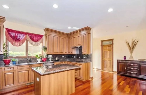 Skokie Apartamento | Large house in Chicago suburb