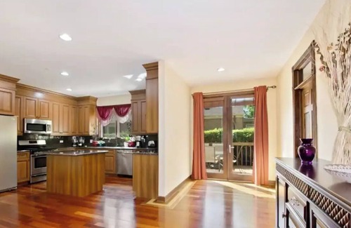Skokie Apartamento | Large house in Chicago suburb