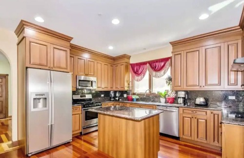 Skokie Apartamento | Large house in Chicago suburb