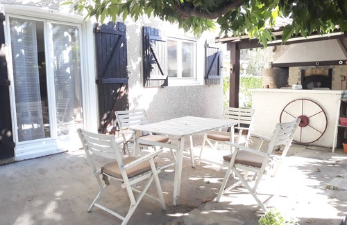 Entressen Casa | Large house in Provence village of Entressen with enclosed garden planted with trees, quiet location