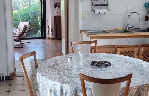 Angoulins Casa | Large house in wooded garden 500 m from the beach