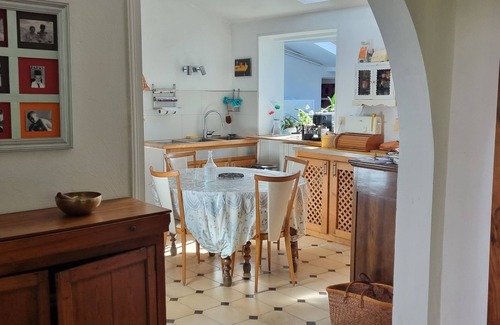Angoulins Casa | Large house in wooded garden 500 m from the beach