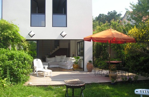 Angoulins Casa | Large house in wooded garden 500 m from the beach
