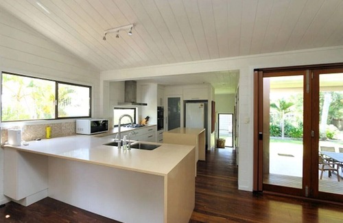 Bargara Casa | Large House only 50m from beach