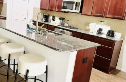 Barker Casa | Large house with Pool and Pool Table , BBQ
