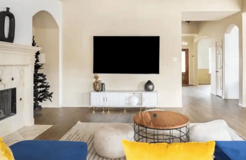 Barker Casa | Large house with Pool and Pool Table , BBQ