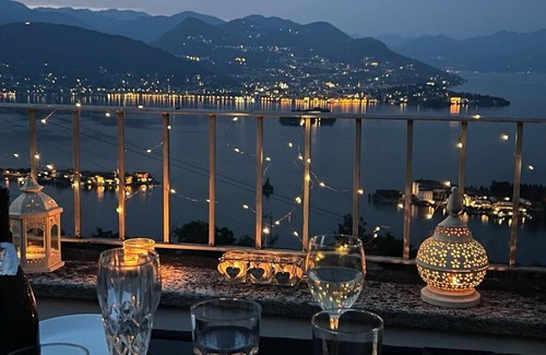 Someraro Casa | Casa grande con solárium en la azotea y vistas al lago