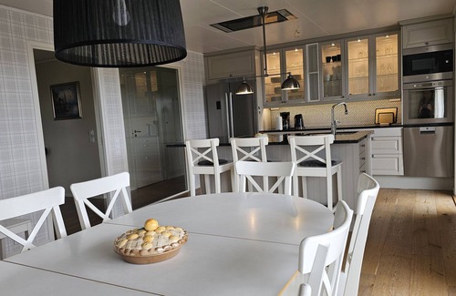 Svanesund Chalet De Esquí | Large house with sauna, playground and close to the beach in Svanesund | SE09140