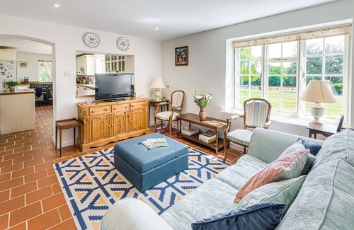 Woolbeding Casa | Large House With Tennis Court and Games Room!