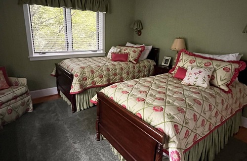 Washington Casa | Large, immaculate guest house on 75 stunning acres w/7 acre lake. Pet friendly.