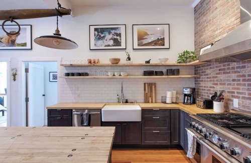 Centennial Apartamento | Large Industrial Apartment on the Winooski Rotary