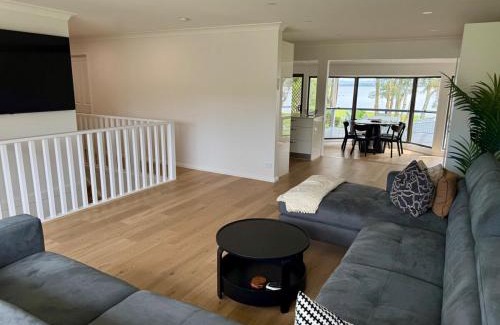 Chain Valley Bay Casa | Large Lake House on Lake Macquarie