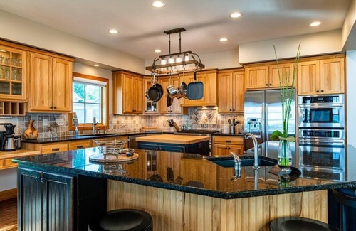 Huron Casa | Large Lakefront 6 bedroom Huron home