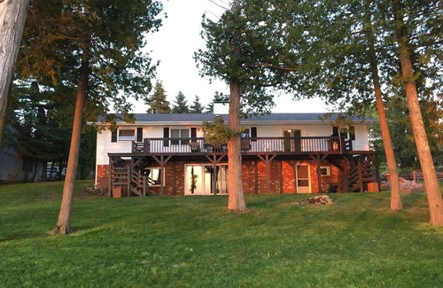 Cheboygan Casa | Gran Lakefront Burt Lake Home con increíbles vistas del atardecer !!