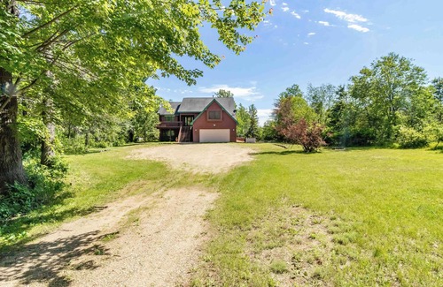 Big Bay Casa | LARGE LAKEFRONT HOME ON LAKE PETENWELL WITH VOLLEYBALL COURT *NEW DISCOUNTED WINTER RATE*