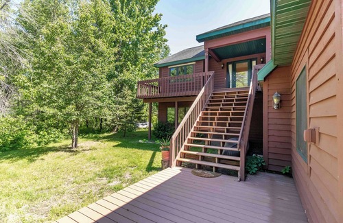 Big Bay Casa | LARGE LAKEFRONT HOME ON LAKE PETENWELL WITH VOLLEYBALL COURT *NEW DISCOUNTED WINTER RATE*
