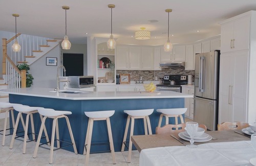 East Lawrencetown Cabaña | Large Lawrencetown lakefront cottage