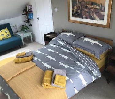 Brighton Casa | Large light loft room - en suite