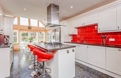 Loch Ness Casa | Large Loch Ness Country House with Hot Tubs, Sauna, and beautiful views.